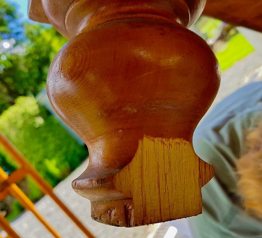 Kauri Dresser Foot – Chipped
